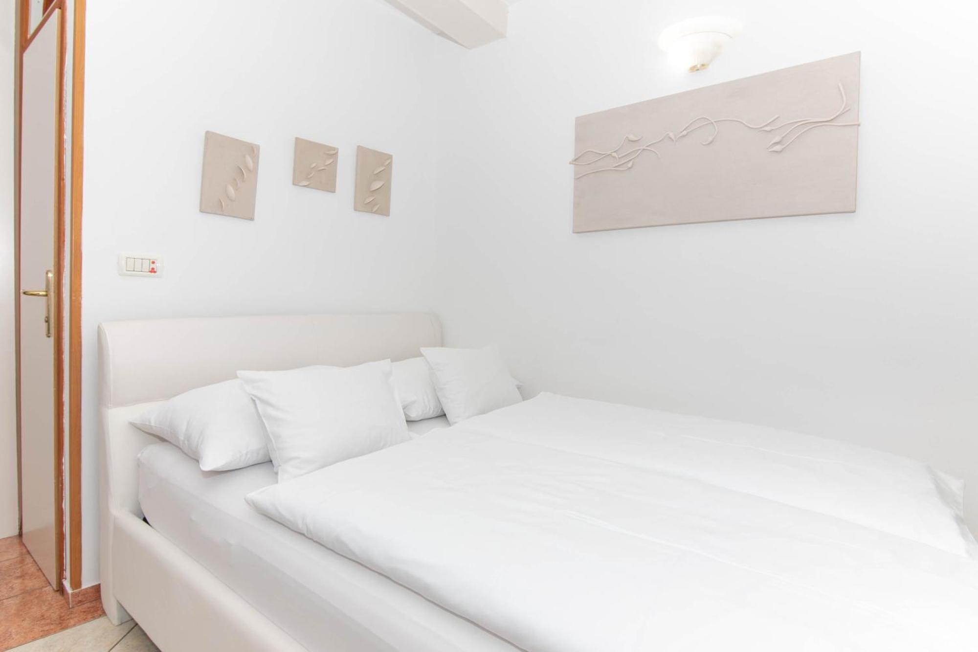 Bed and Breakfast Bed&Brekfast Donatella Pirano Esterno foto